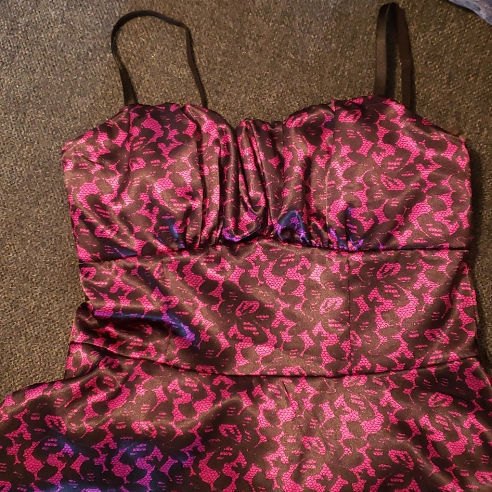Beautiful purple dress with black lacey design - Picture 2 of 8